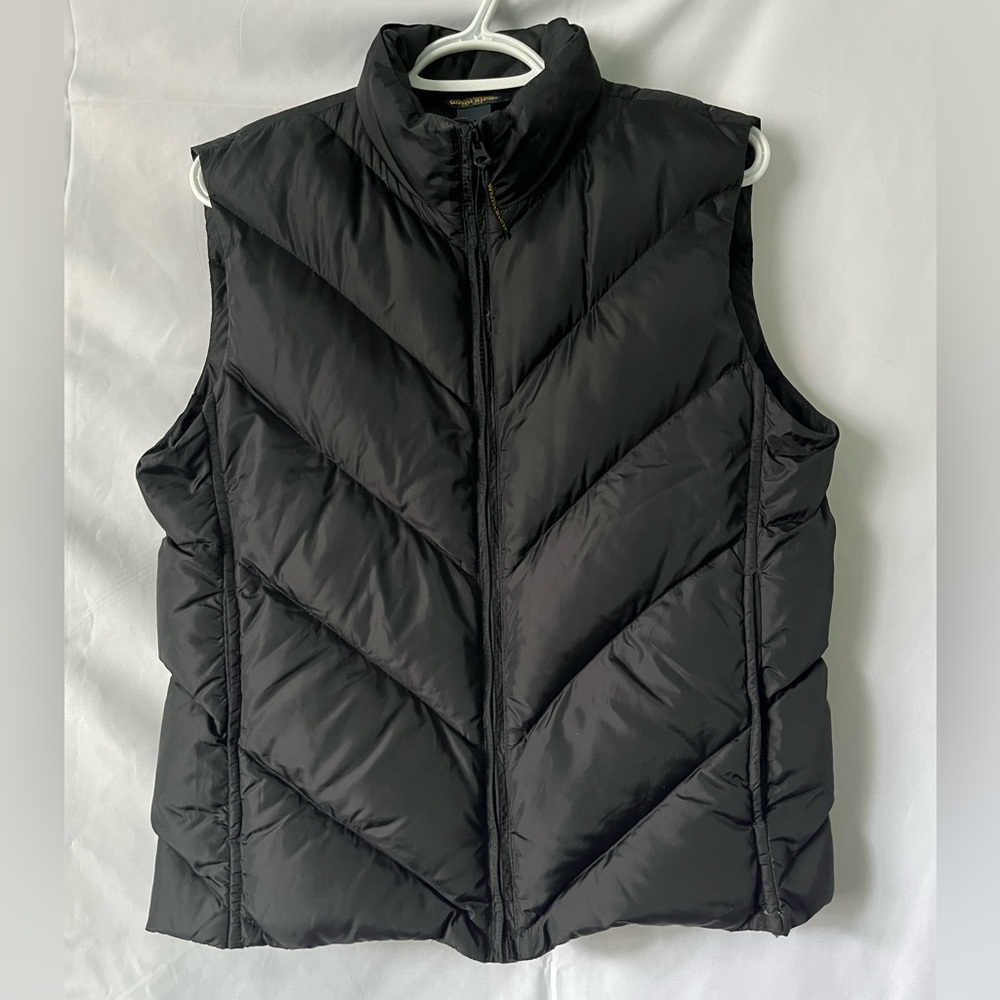 Woolrich Chevron Puffer Vest • Gorpcore Sleek Black Layering Piece